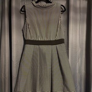 Cute Eva Mendez dress, flattering fit with pockets!